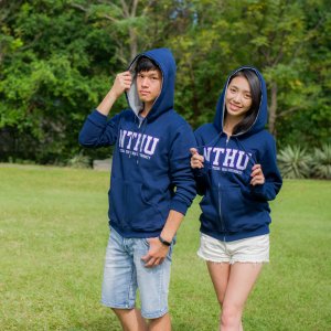 【絕版出清,售完不補】NTHU連帽拉鍊立體貼布繡外套_深藍