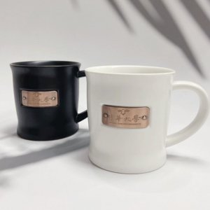 NTHU寬口典雅銅章馬克杯400mL_經典黑色