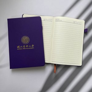 NTHU溫潤質感筆記本(實用A5)_紫色校徽款