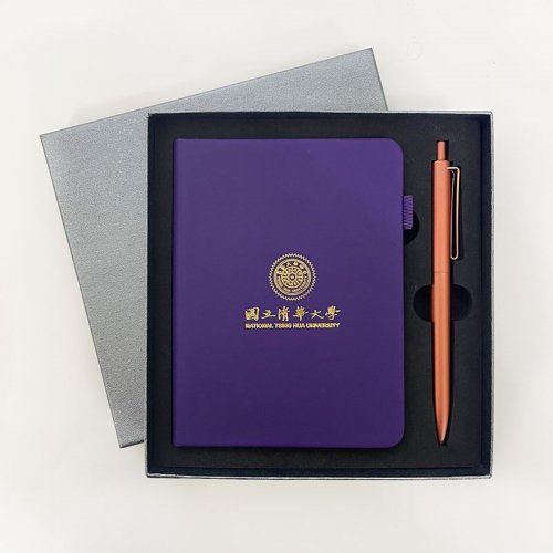NTHU溫潤質感筆記本(隨身B6)+耀金筆禮盒_紫色校徽款
