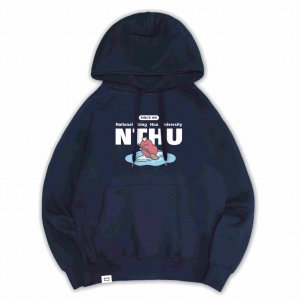 【預購已結束,12/8陸續出貨】dtto friends合作款_NTHU腸太郎落肩帽T_深藍色
