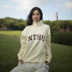 【2025新品上市】NTHU經典款美式立領拉鍊大學T_奶油白
