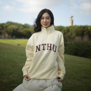 NTHU經典款美式立領拉鍊大學T_奶油白