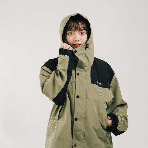 【2025新品上市】NTHU防潑水拼接OUTDOOR外套_軍綠 【2025新品上市】NTHU防潑水拼接OUTDOOR外套_軍綠