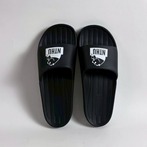 【早鳥預購至12/1,12/17陸續出貨,前50名贈NBA電繡長襪(市價$200)】NTHU熊貓喝珍奶吸震減壓運動拖鞋_經典黑 【早鳥預購至12/1,12/17陸續出貨,前50名贈NBA電繡長襪(市價$200)】NTHU熊貓喝珍奶吸震減壓運動拖鞋_經典黑